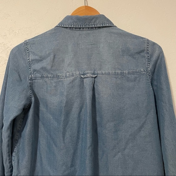 Abercrombie & Fitch Women’s Small Blue Chambray Shirt Pockets Tie Neck - Picture 6 of 9